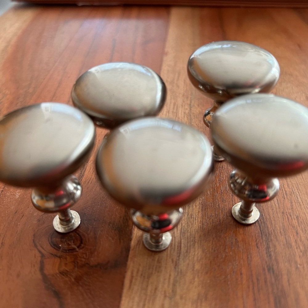 5 pull knobs for cabinet. - Picture 2 of 2